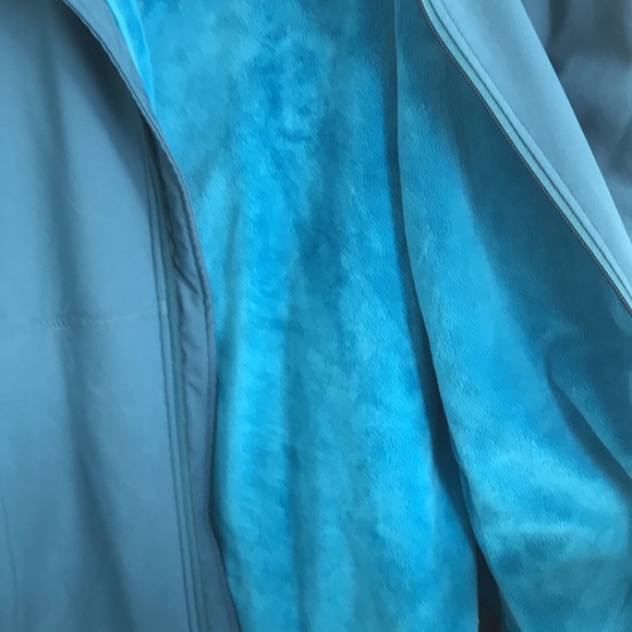 The north face teal jacket, size large super soft inside - Picture 4 of 4